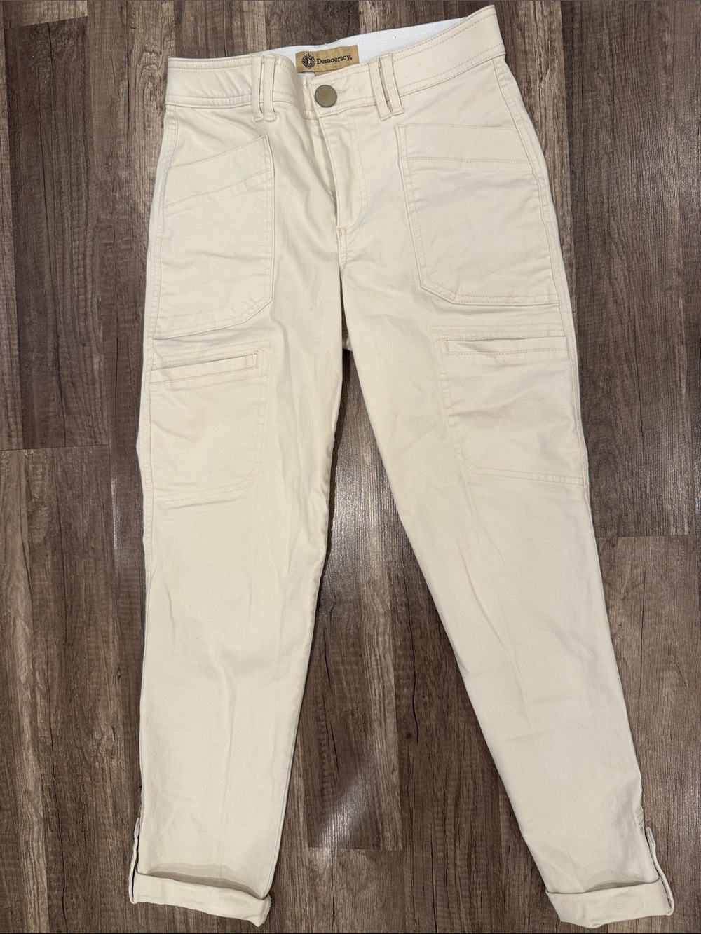 Democracy Menโs Cream Cargo Pants with Patch Pockets